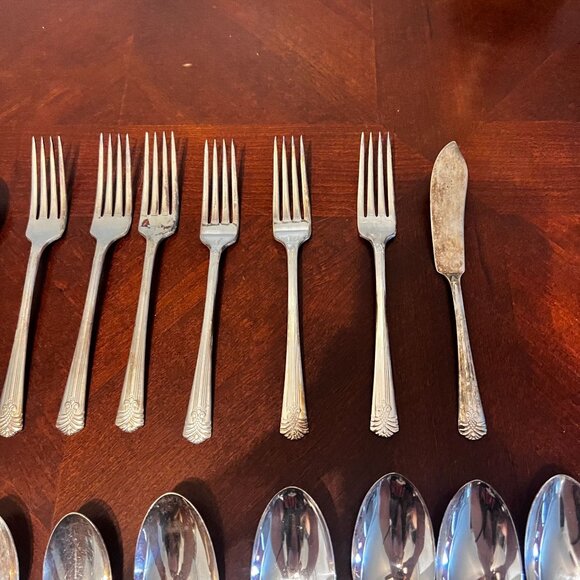 Vintage vogue Silver Plate Flatware Set With Forks Spoons & Butter Knife  20-Pie - Picture 4 of 11
